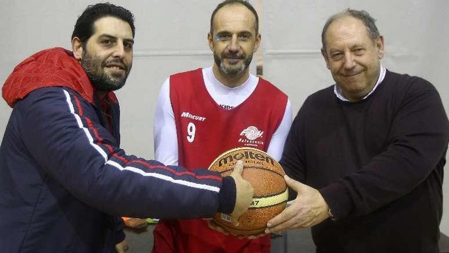 González, Pardal y Sanmartín, ayer, en el multiusos. // Bernabé/Cris M.V.