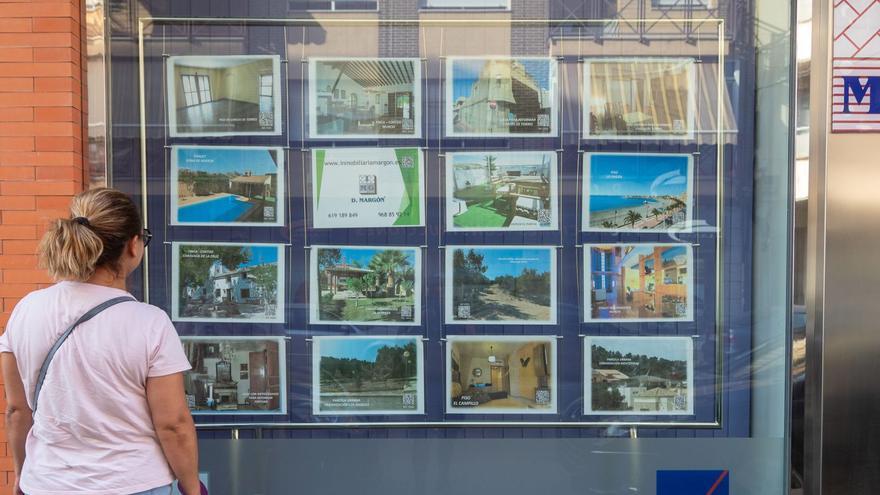 Alquilar una casa exige en Murcia un 66% más de ingresos que para comprarla
