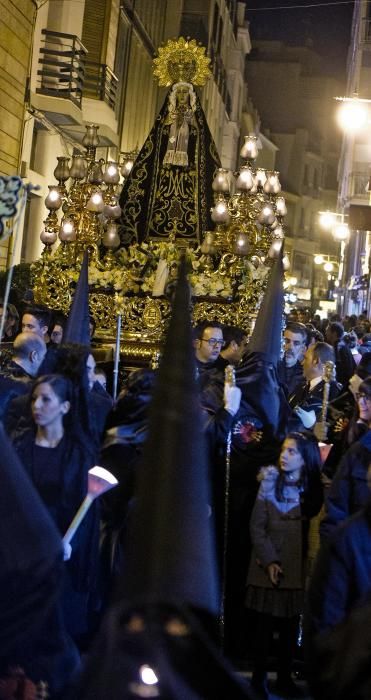 Elche arropa a la Mare de Déu de les Bombes