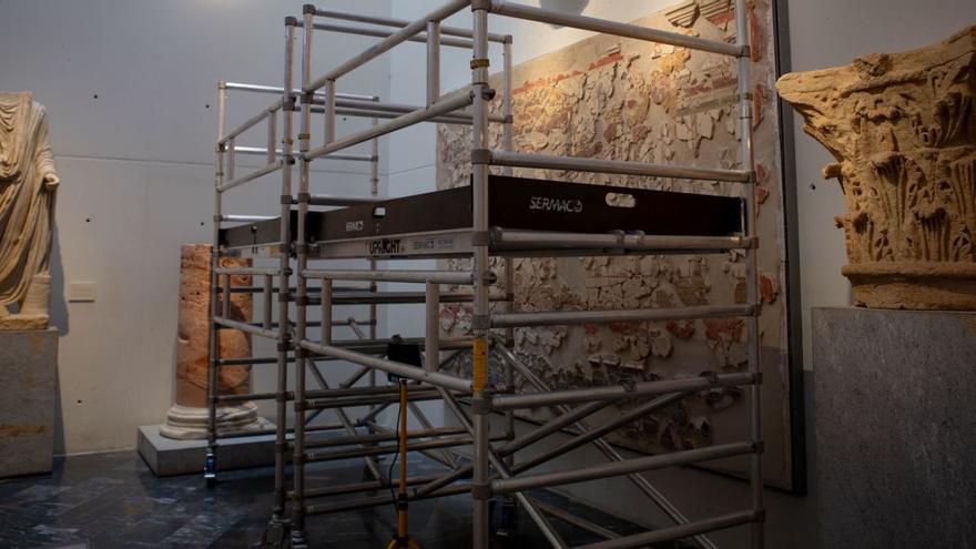 El monumental mural de 3.000 piezas hallado en el pórtico del Teatro ya se encuentra instalado en el Museo.