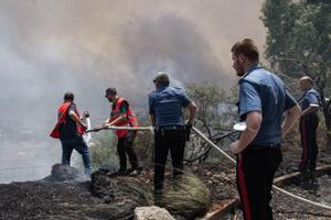 El clima extrem i els piròmans expandeixen els incendis al sud d’Europa i al nord de l’Àfrica