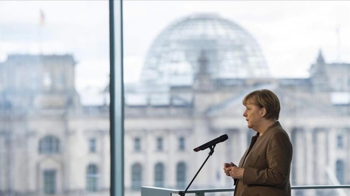 Angela Merkel compareix per donar la seva opinió de la suspensió de l’Alemanya-Holanda.