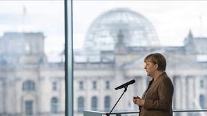 Angela Merkel compareix per donar la seva opinió de la suspensió de l’Alemanya-Holanda.