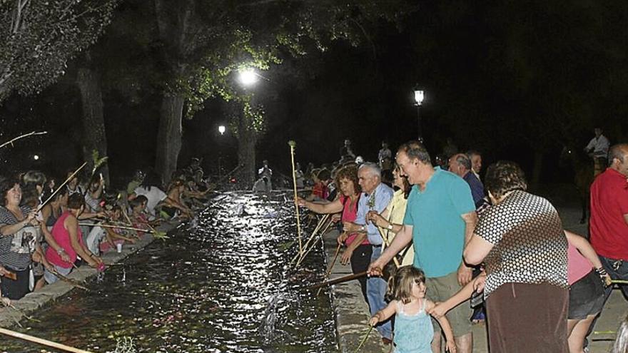 Los poblanchinos celebran la fiesta La Mojá de la vara