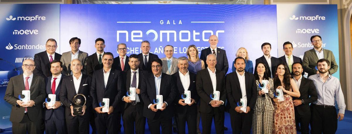El Kia EV3 rep el Premi Cotxe de l’Any dels Lectors a la Gala Neomotor