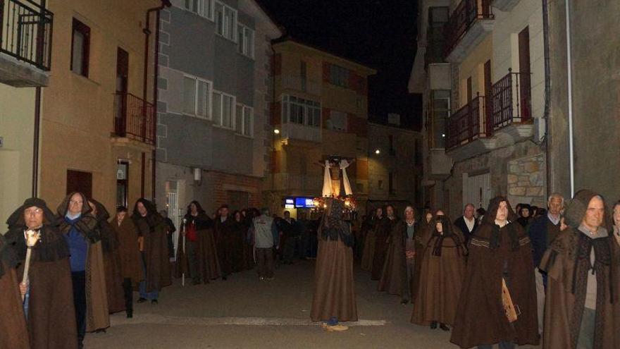 Procesión de Semana Santa en Alcañices.