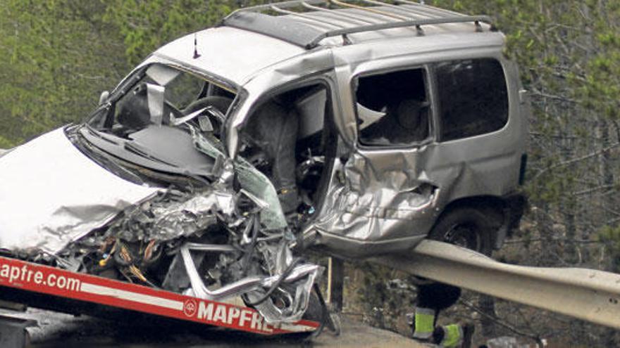 Un hombre de 57 años muere al chocar su furgoneta contra un coche en Calvià