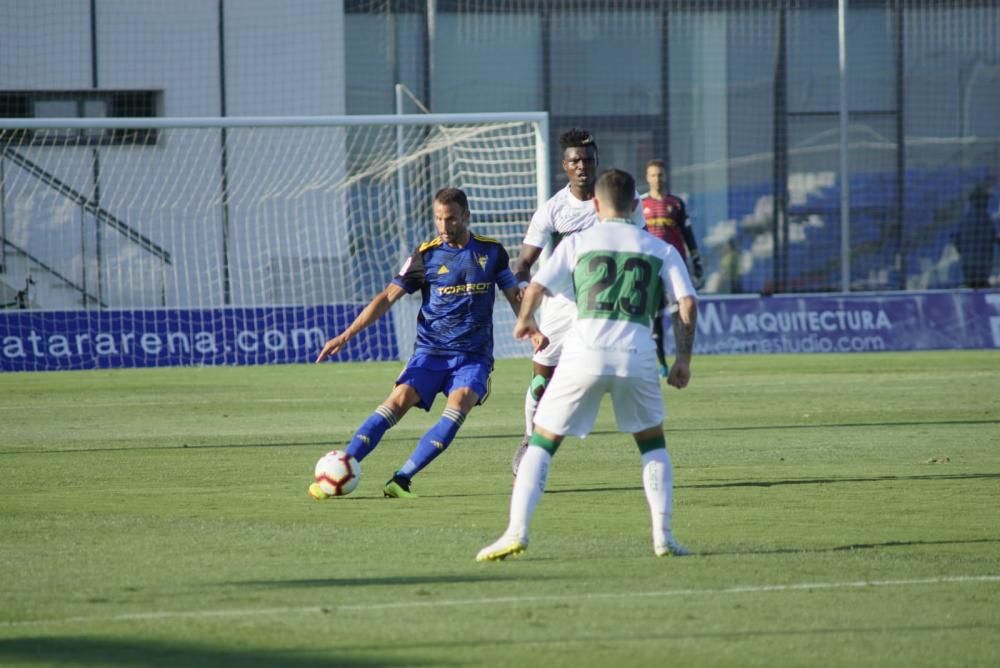 El Elche pierde contra el Cádiz en su primer partido de pretemporada.