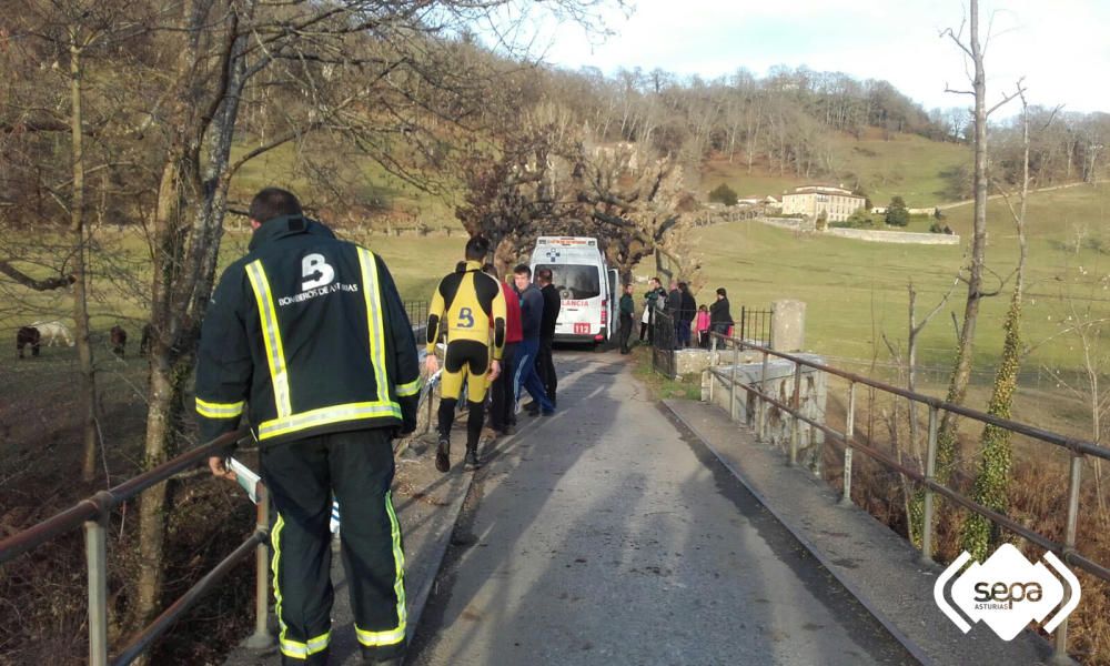 Dos heridos al caer con un dumper en Piloña.