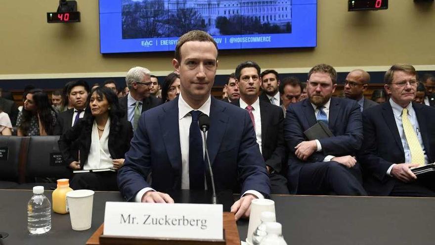 Un momento de la comparecencia de Zuckerberg ante la comisión. // AFP
