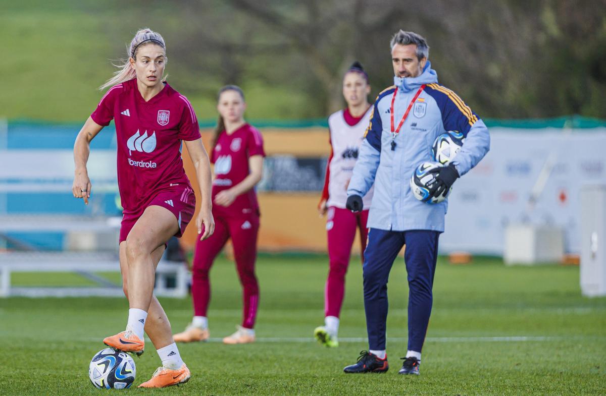 Jorge Vilda y Alexia Putellas en un entrenamiento previo al Mundial