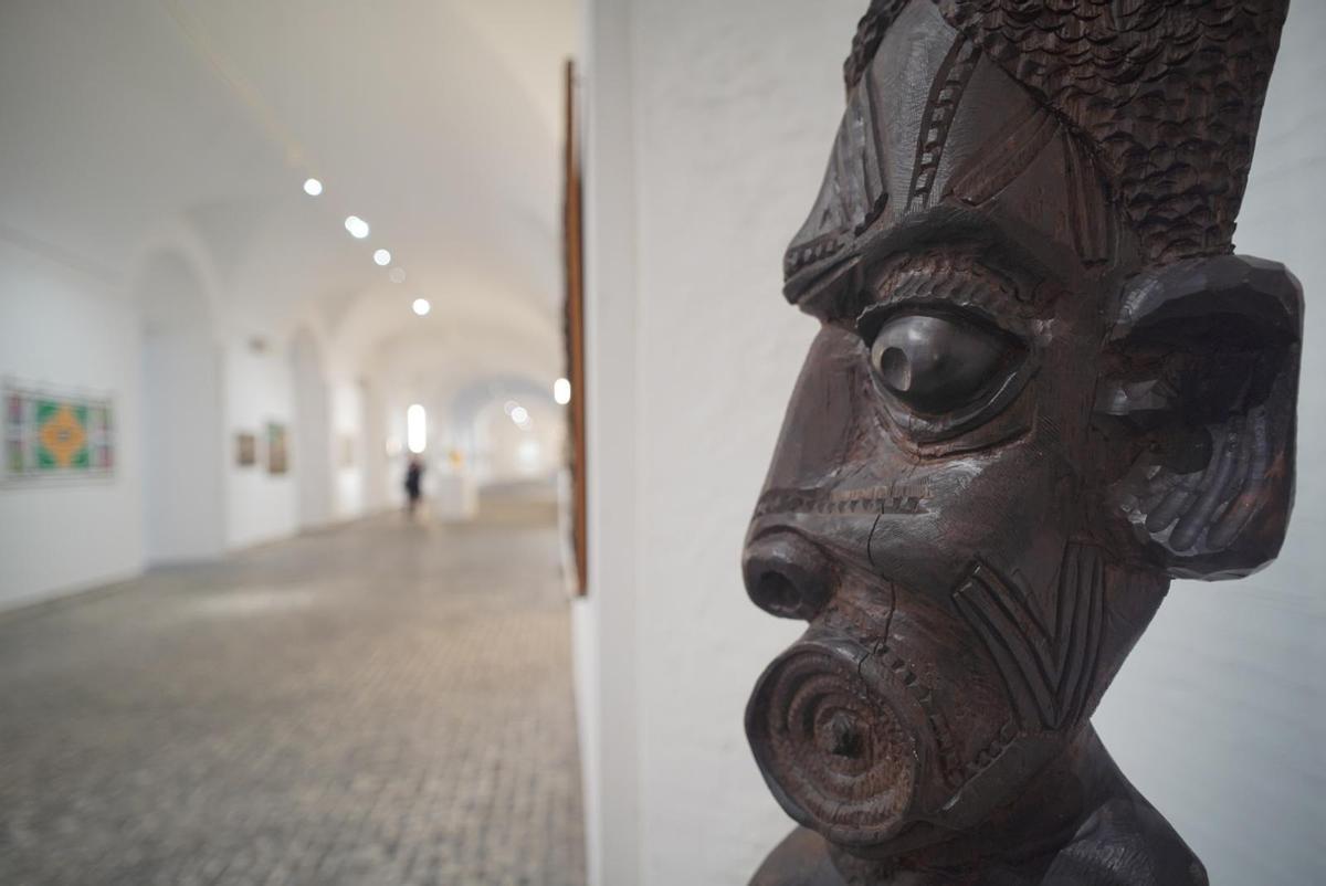 Una de las obras expuestas en '4 miradas. La Colección Pi Fernandino. Are Africano', que se puede visitar en el Hospital Centro Vivo de Badajoz.