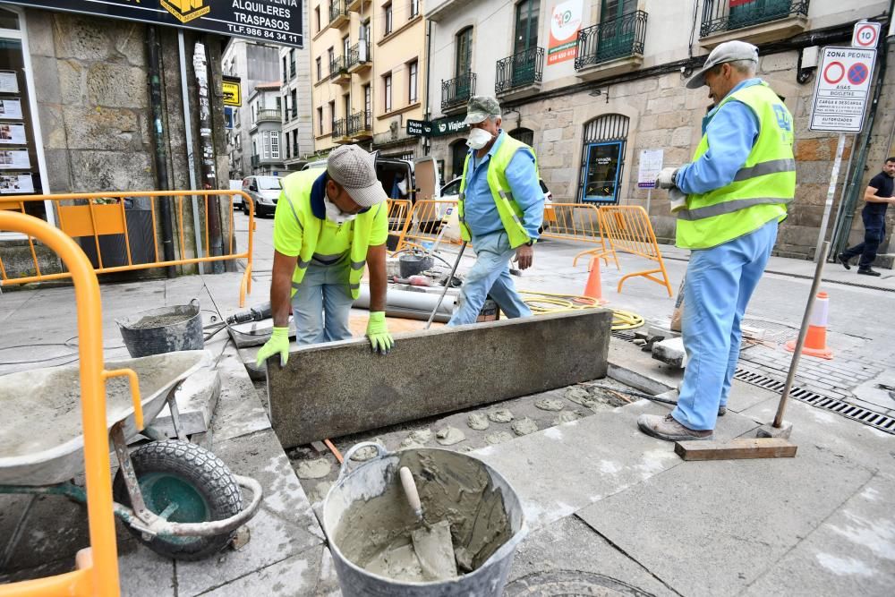 Terrazas, compras, gestiones, paseos... así vive Pontevedra la Fase 1 de la desescalada