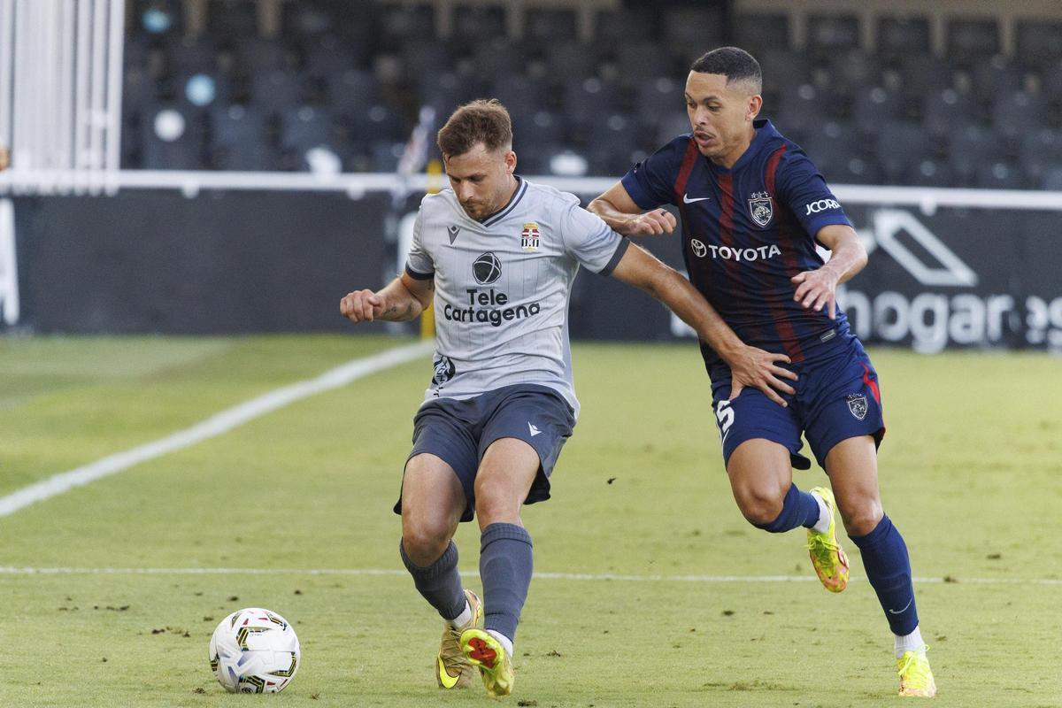Las mejores imágenes del amistoso entre el FC Cartagena y el Johor