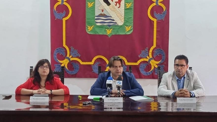 Nayra Caraballero, Gustavo Pérez y José Miguel Hernández, este martes.