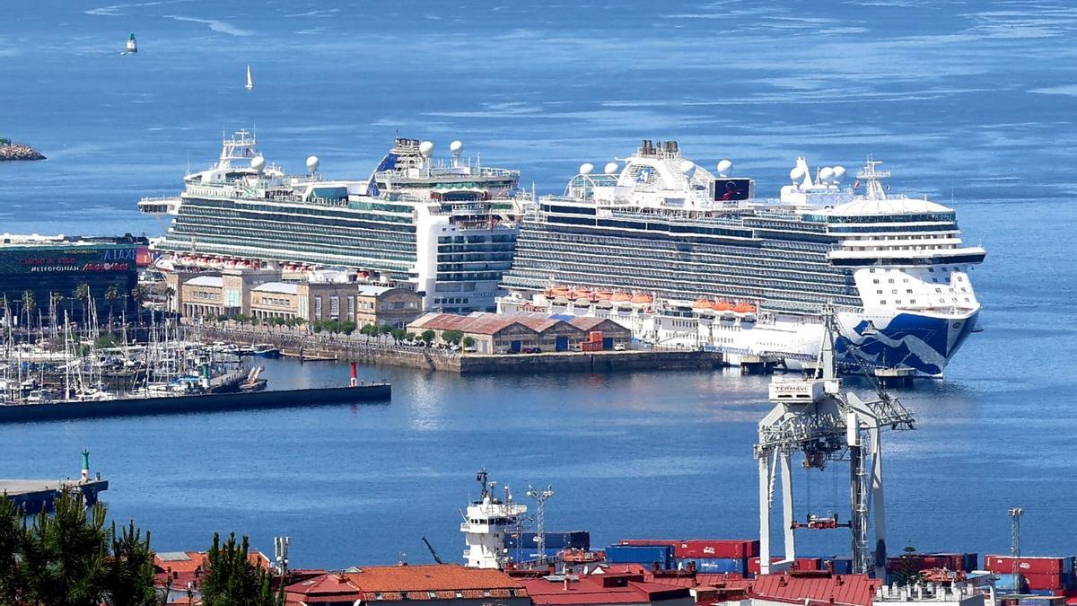 Ventura y Sky Princess protagonizan la primera doble escala de cruceros en Vigo de esta temporada.