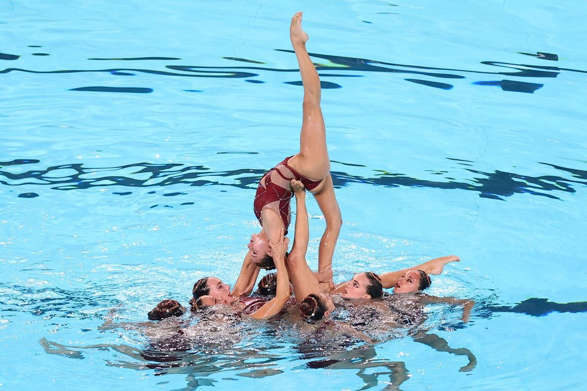 El equipo español de natación artística en su rutina de equipo libre.