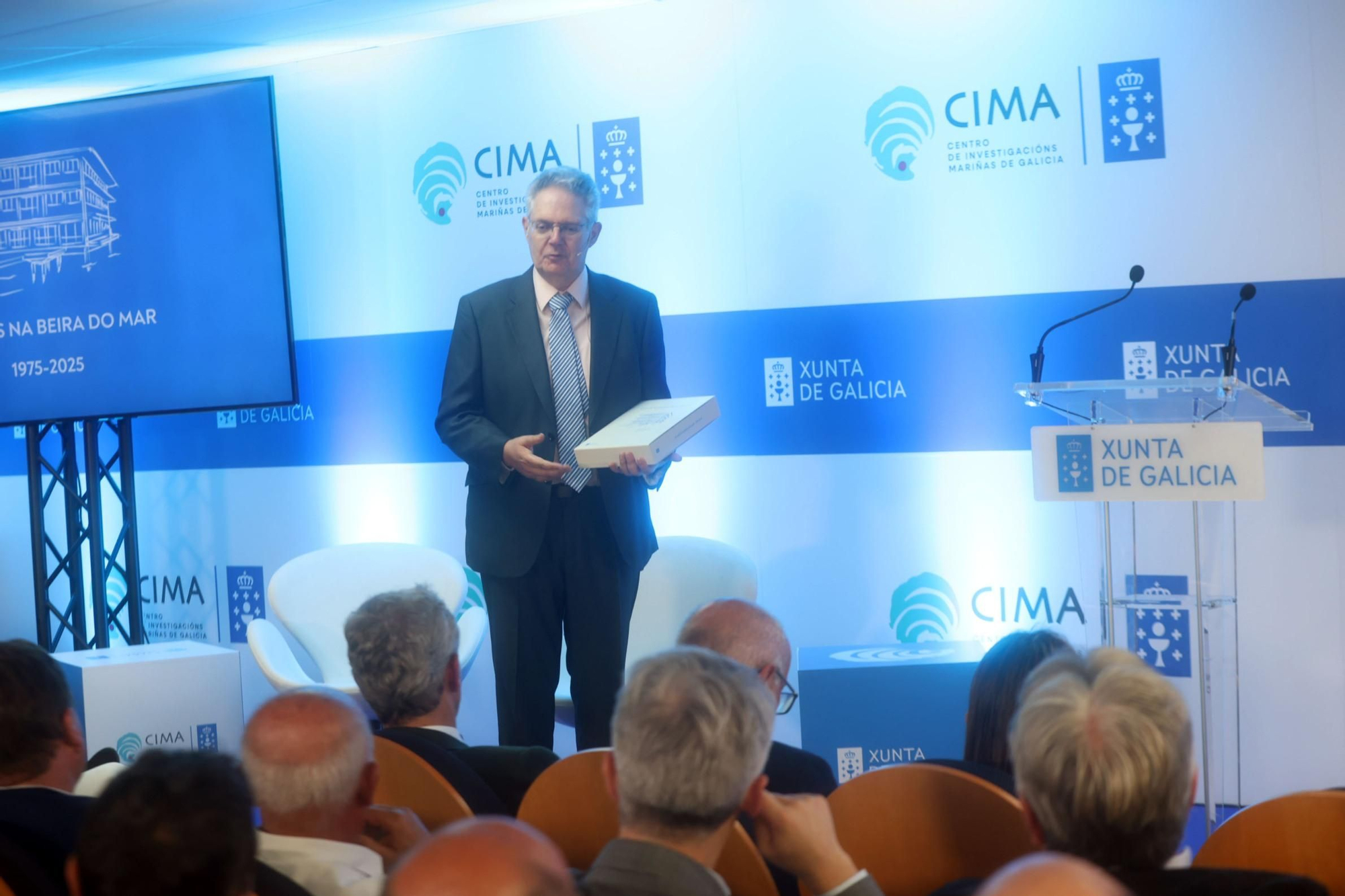 Asistentes a la conmemoración del 50 aniversario del CIMA, en Corón (Vilanova).