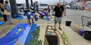 Alfombristas da Estrada, en un encuentro artístico en Burela