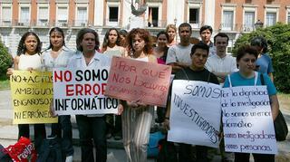 Grecia se salva de la bancarrota y calma a los mercados