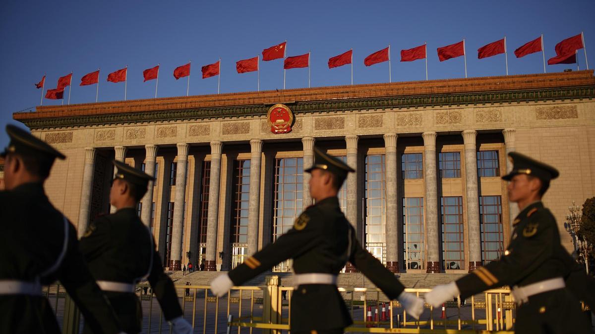 China busca recetas contra la economía declinante y para aumentar la confianza del pueblo.