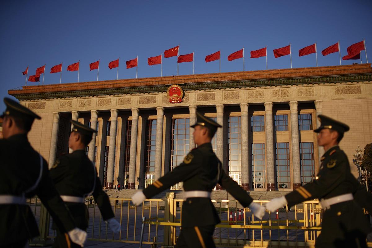 China busca recetas contra la economía declinante y para aumentar la confianza del pueblo.