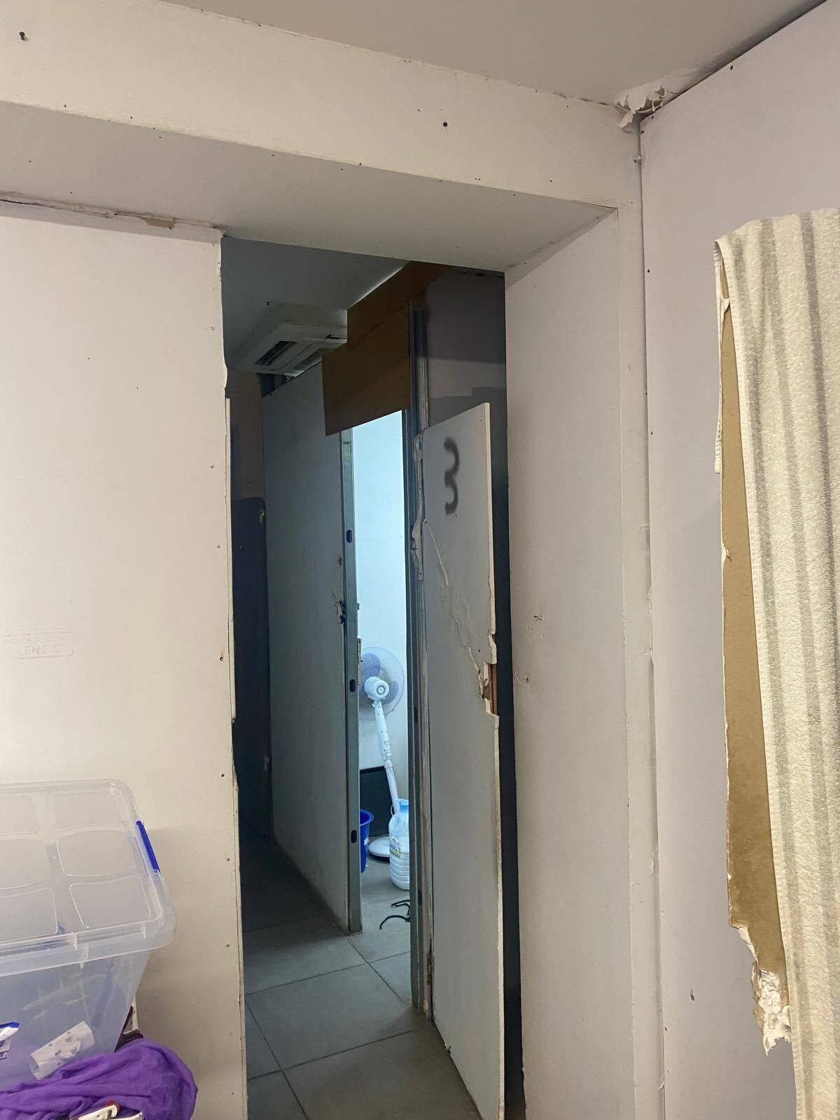 Imágenes del interior de las infraviviendas del supermercado desalojado del centro de Ibiza
