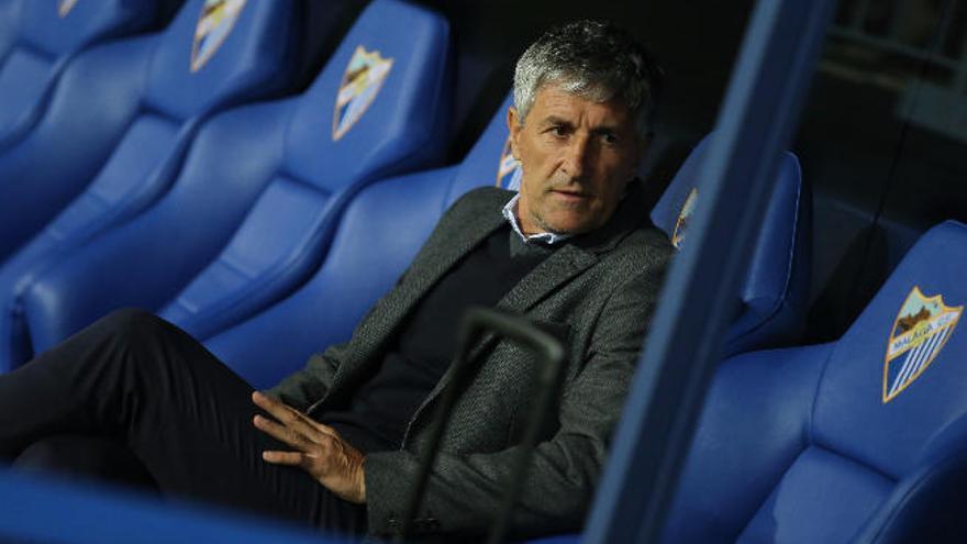 Quique Setién, ayer, en el banquillo de La Rosaleda.