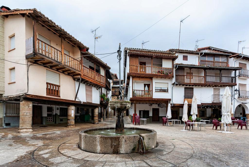 En Villanueva de la Vera utilizaron tanto el interior del pueblo como los alrededores para Cerdita
