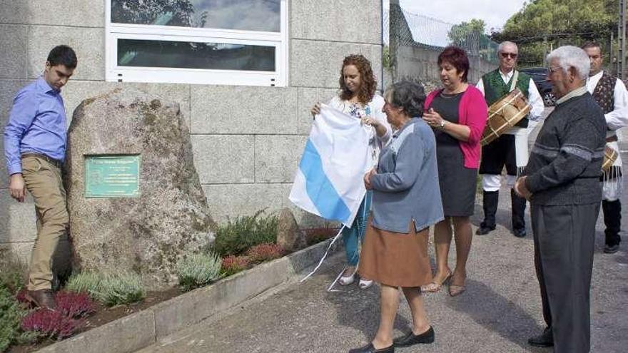 Familiares del activista descubrieron la placa en el centro cultural.