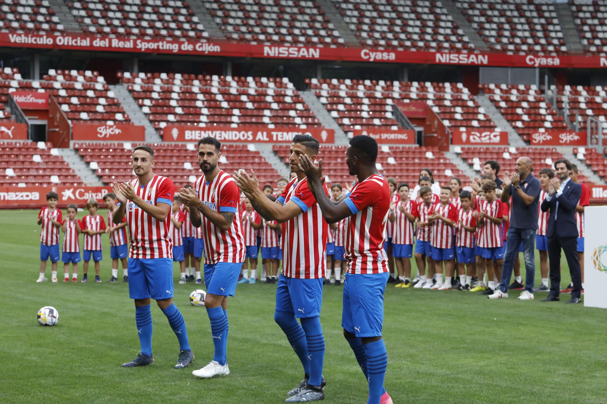 Masiva bienvenida al Grupo Orlegui en El Molinón