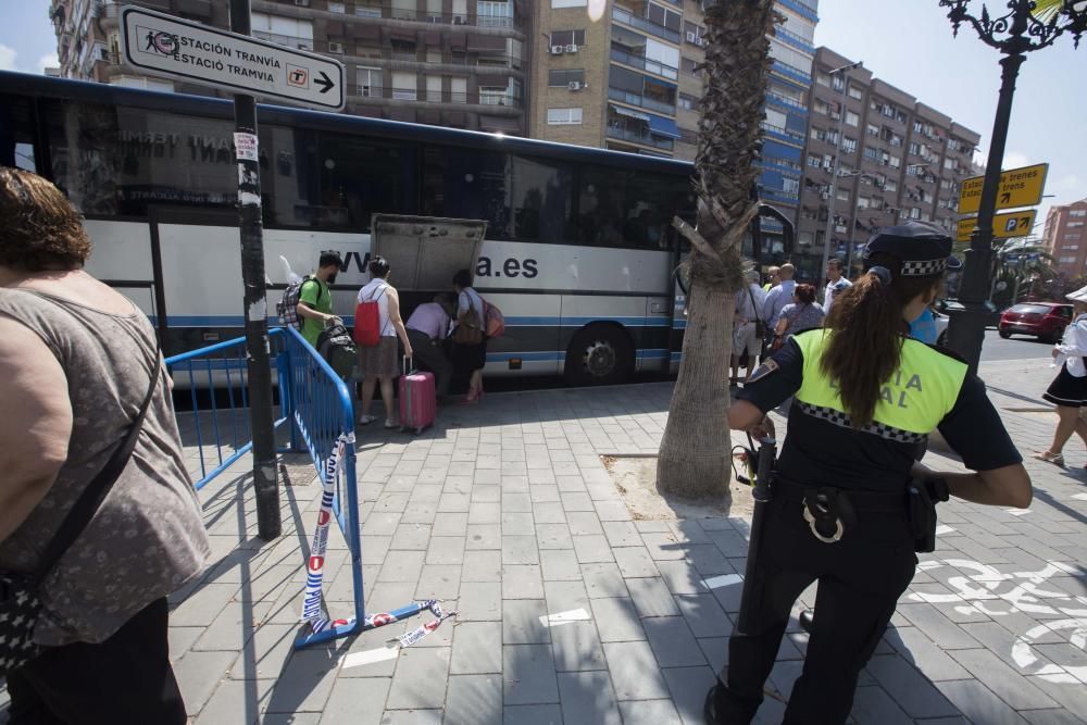 Los taxistas colapsan el centro de Alicante