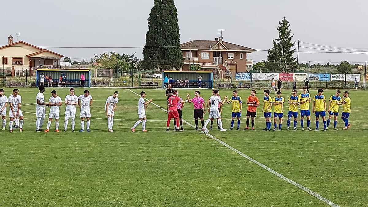 Imagen del duelo jugado entre el Atléticos Mansillés y el CD Villaralbo.