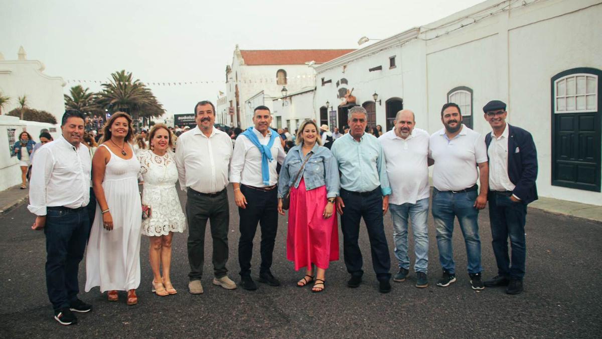 Concejales del grupo de gobierno del Ayuntamiento de Teguise durante la Noche Blanca de 2022.