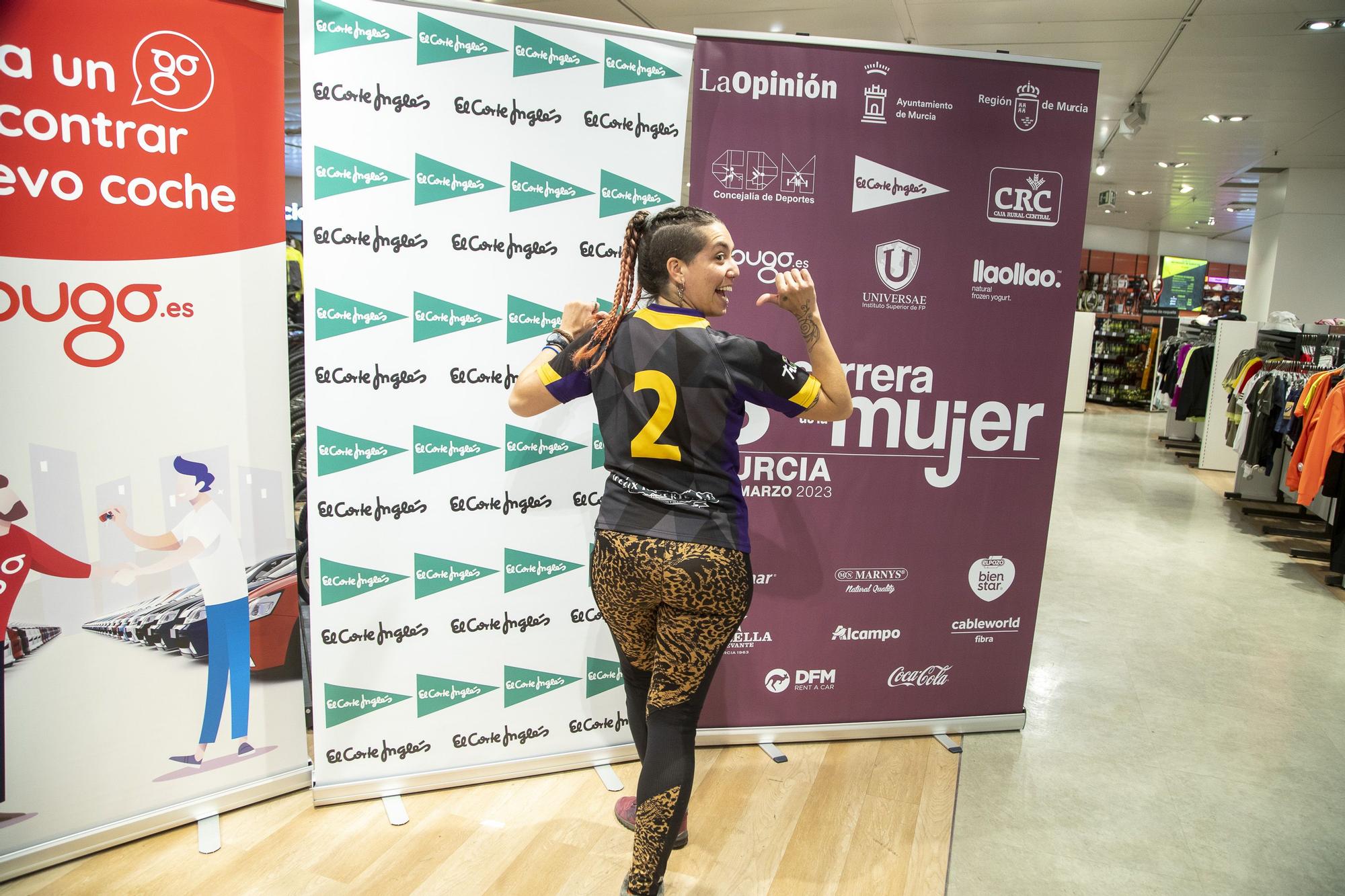 Entrega de dorsales de la Carrera de la Mujer (viernes por la tarde)