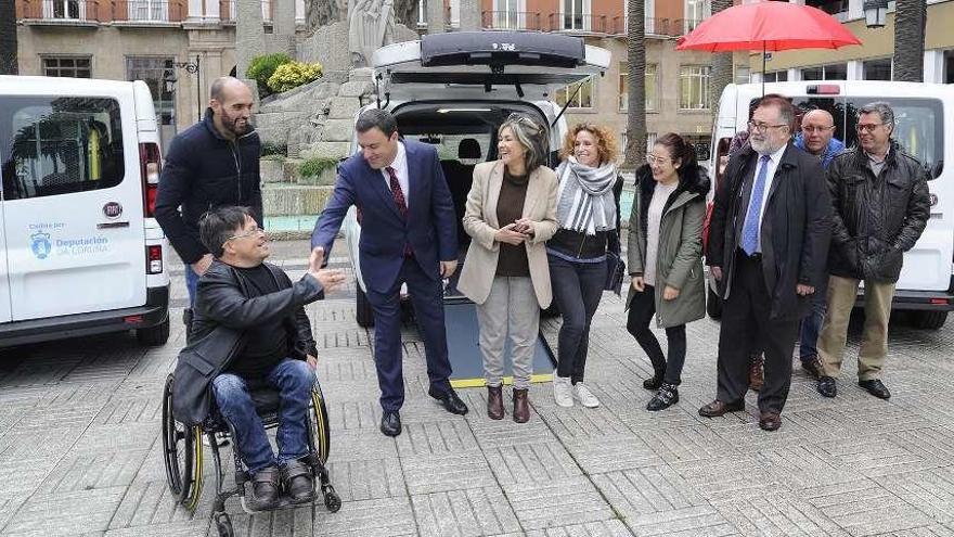 La Diputación entrega furgonetas adaptadas a tres entidades sociales