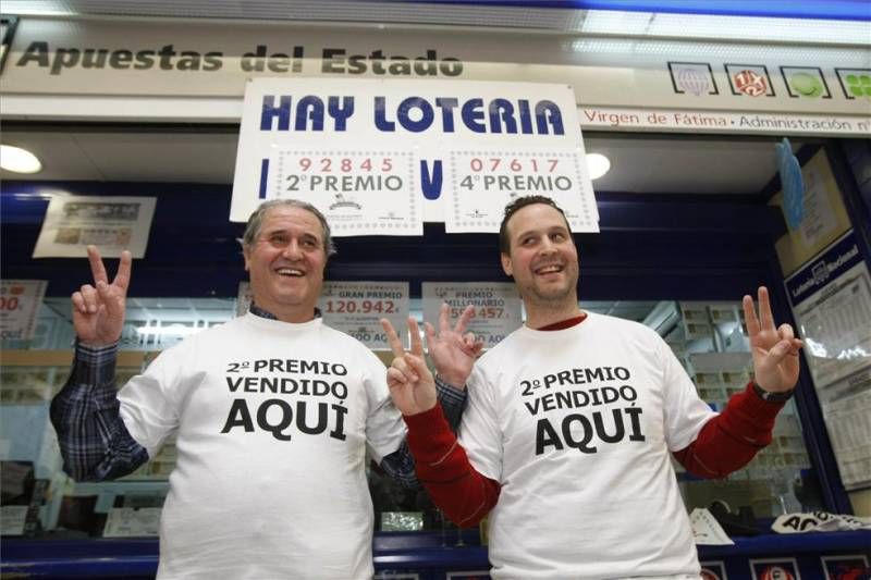 Fotogalería: Los premios de la lotería se dejan caer por la provincia