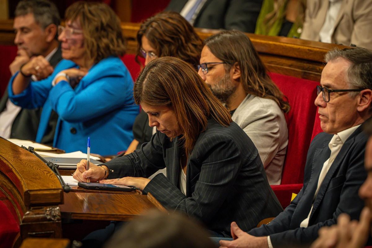 La bancada de ERC en el Parlament con Marta Vilalta y Josep Maria Jové.