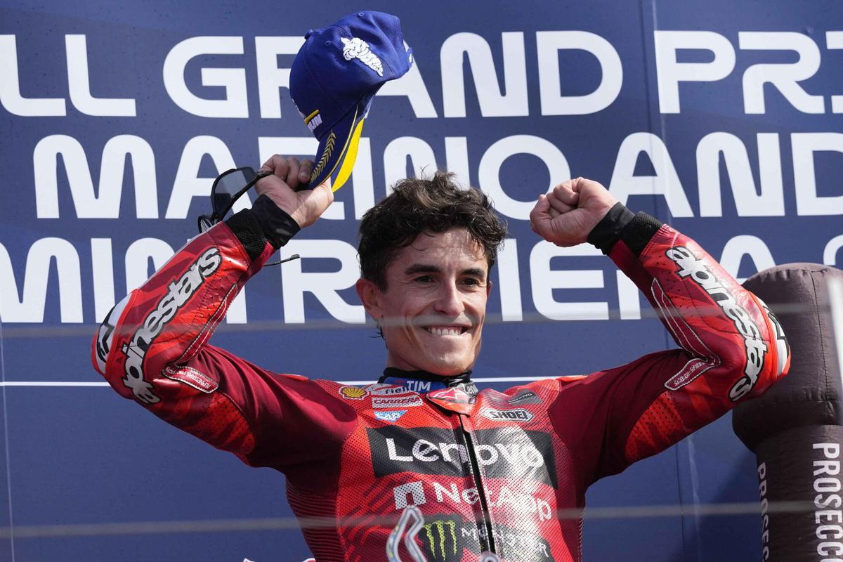 Marc Márquez celebra su victoria en el Gran Premio de San Marino
