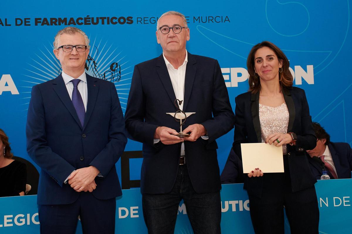 El presidente de Cirugía Solidaria, José Manuel Rodríguez, ha recogido el premio a la mejor Iniciativa Sociosanitaria.