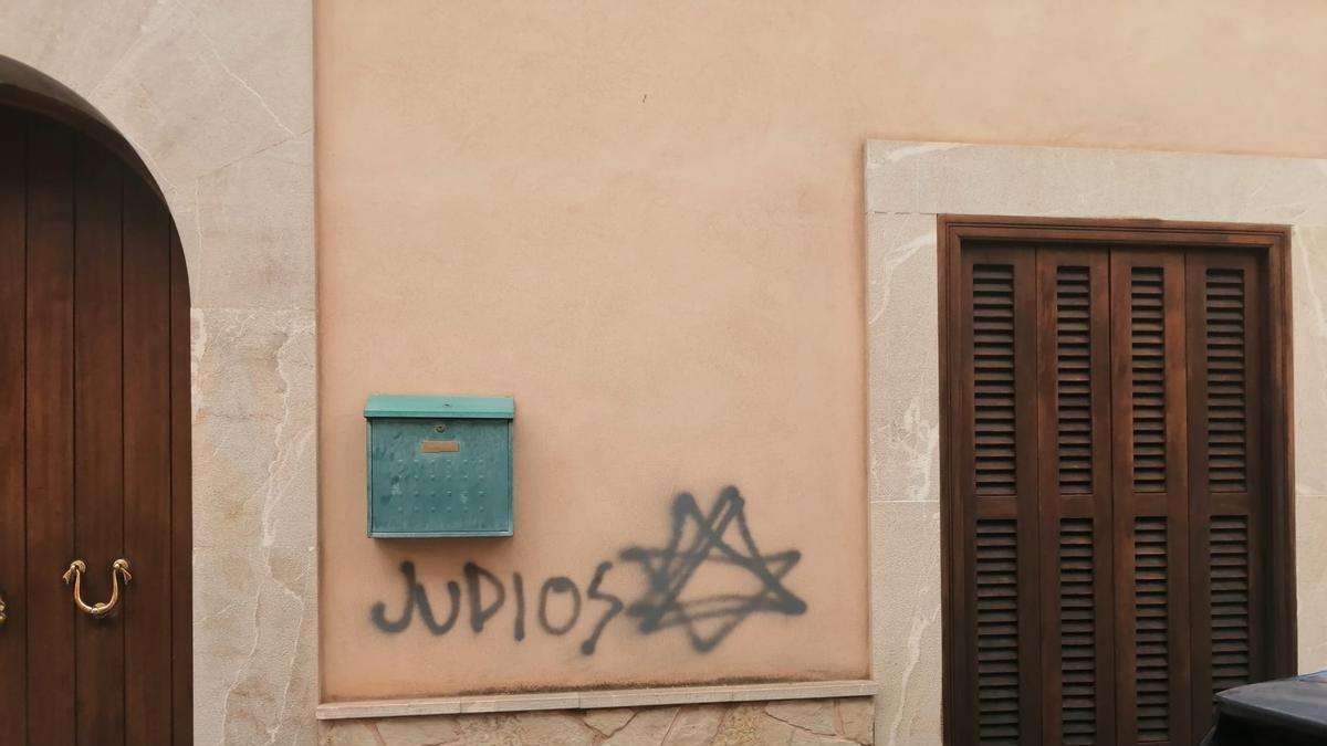 Una de las pintadas denunciadas en Santa Maria.