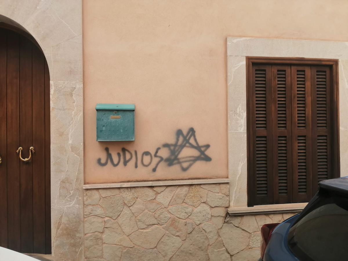 Otra de las pintadas denunciadas en Santa Maria.