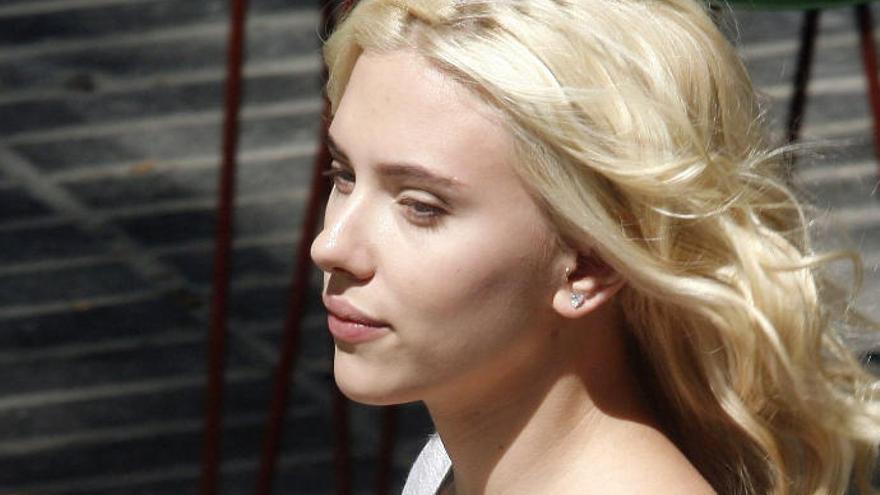 La foto sin retocar de Scarlett Johansson en bikini despierta la polémica