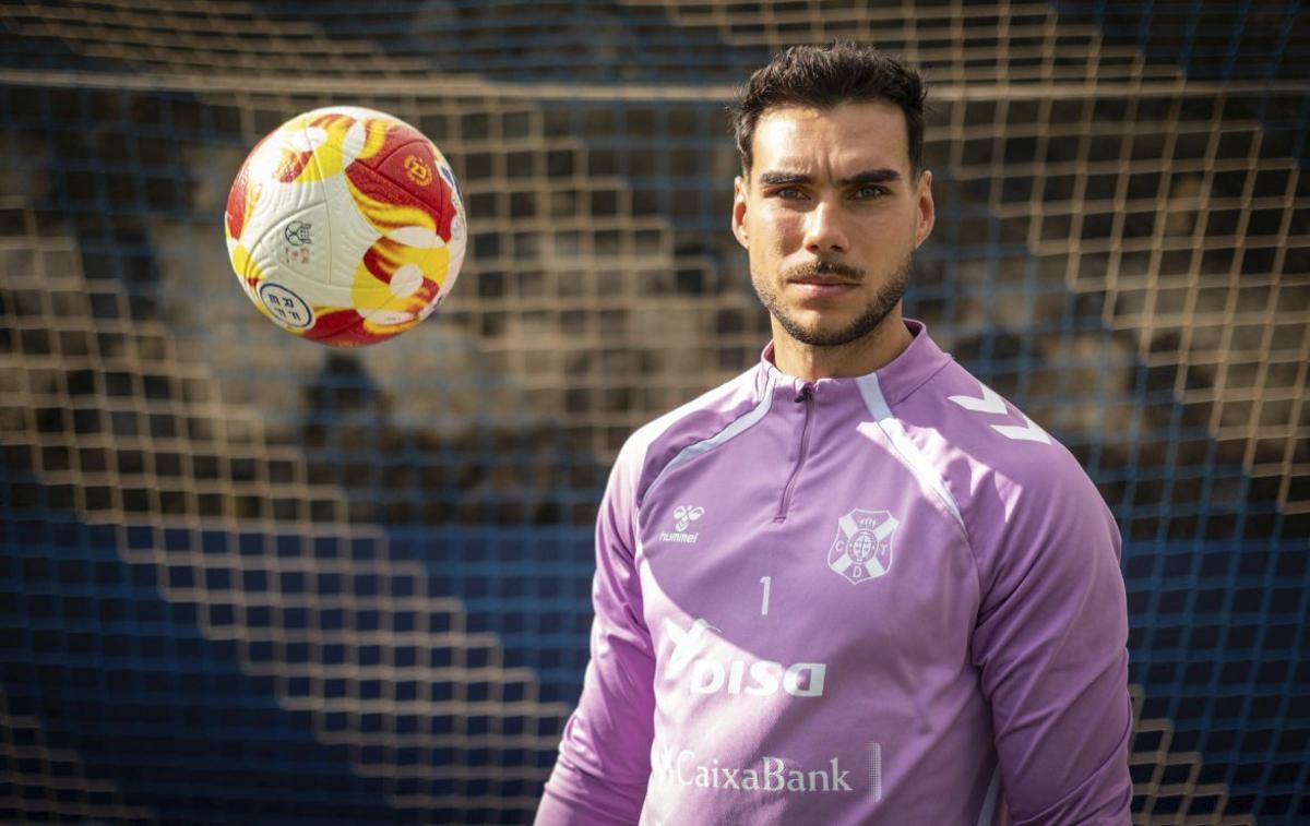Dani Martín, arquero del CD Tenerife, en la Ciudad Deportiva. | ANDRÉS GUTIÉRREZ
