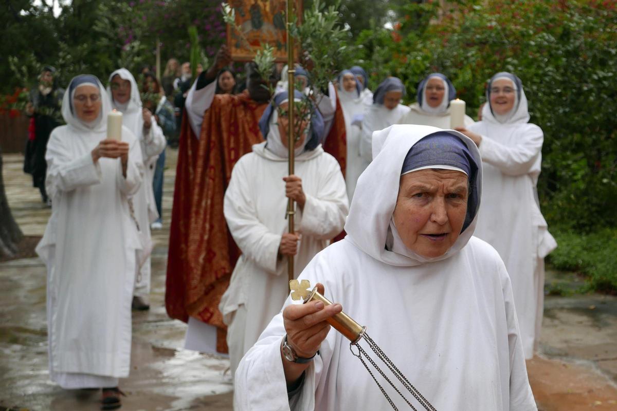 Una monja murciana entre sirenas y rezos: la Semana Santa en un monasterio de Israel bajo las bombas