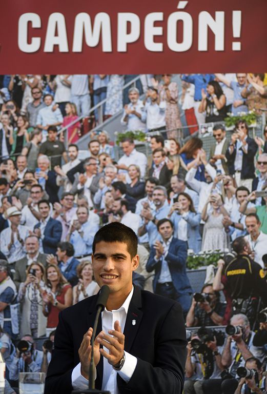 Carlos Alcaraz, en el recibimiento oficial tras su victoria en el Masters de Madrid