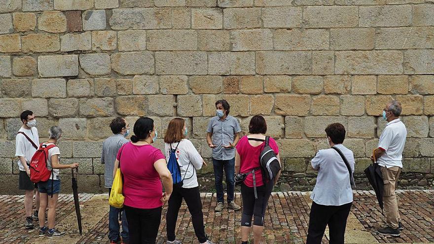 Els participants en un dels tallers d&#039;ecoturisme duts a terme a la Seu