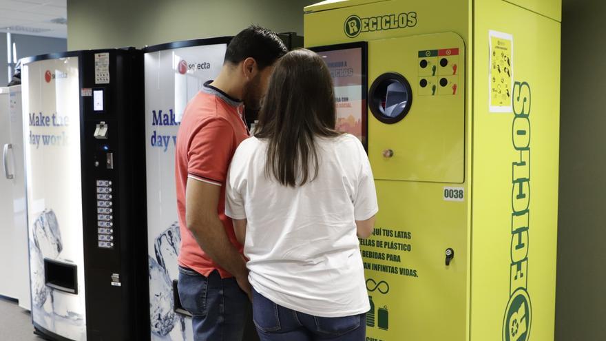 Opplus se suma a Reciclos con la instalación de dos máquinas que recompensan por reciclar