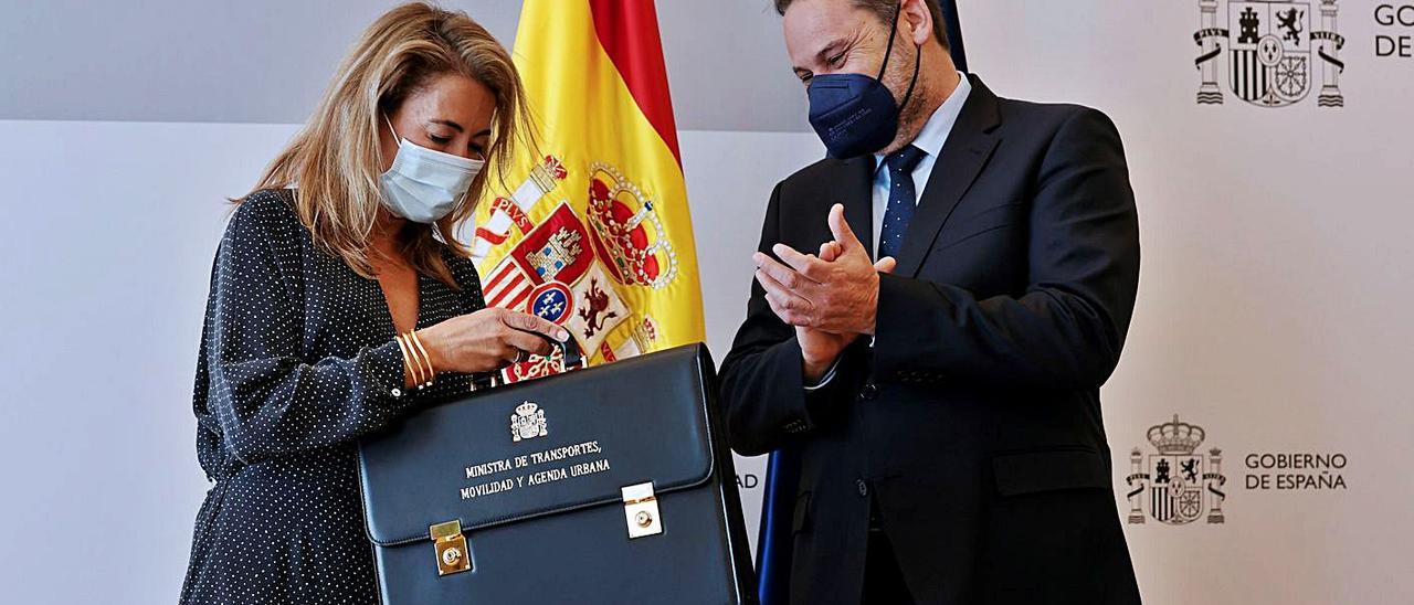 Ábalos, tras entregar la cartera de Transportes a la nueva ministra. | EFE/ÁNGEL DÍAZ