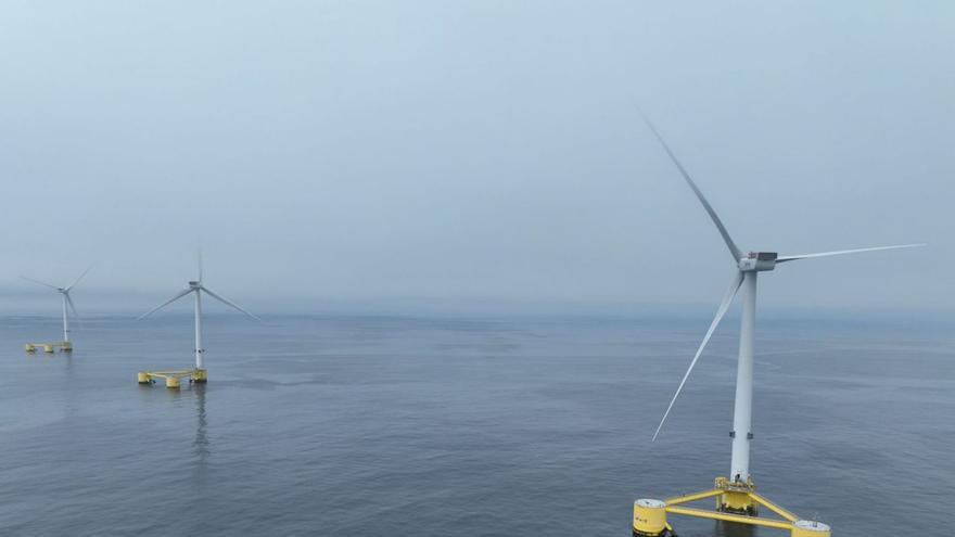 Los tres aerogeneradores del WindFloat Atlantic.